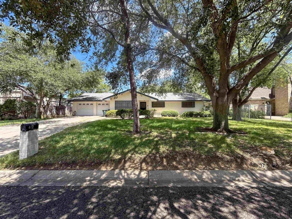 412 Longshadow Rd