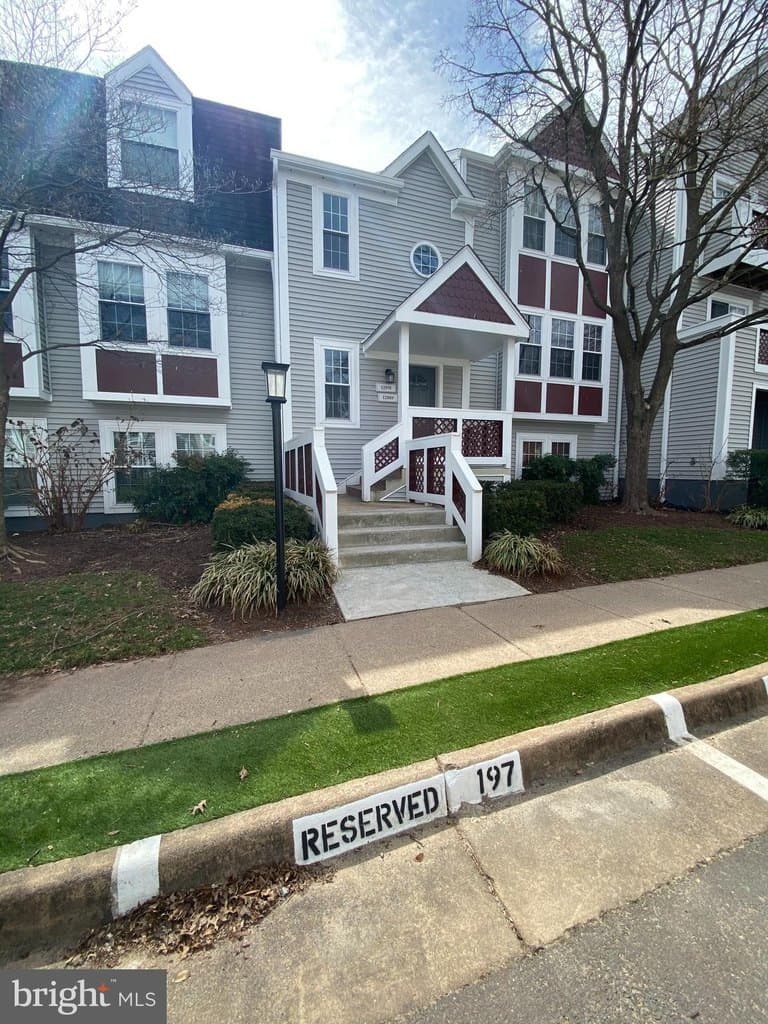 12891-B Grays Pointe Rd