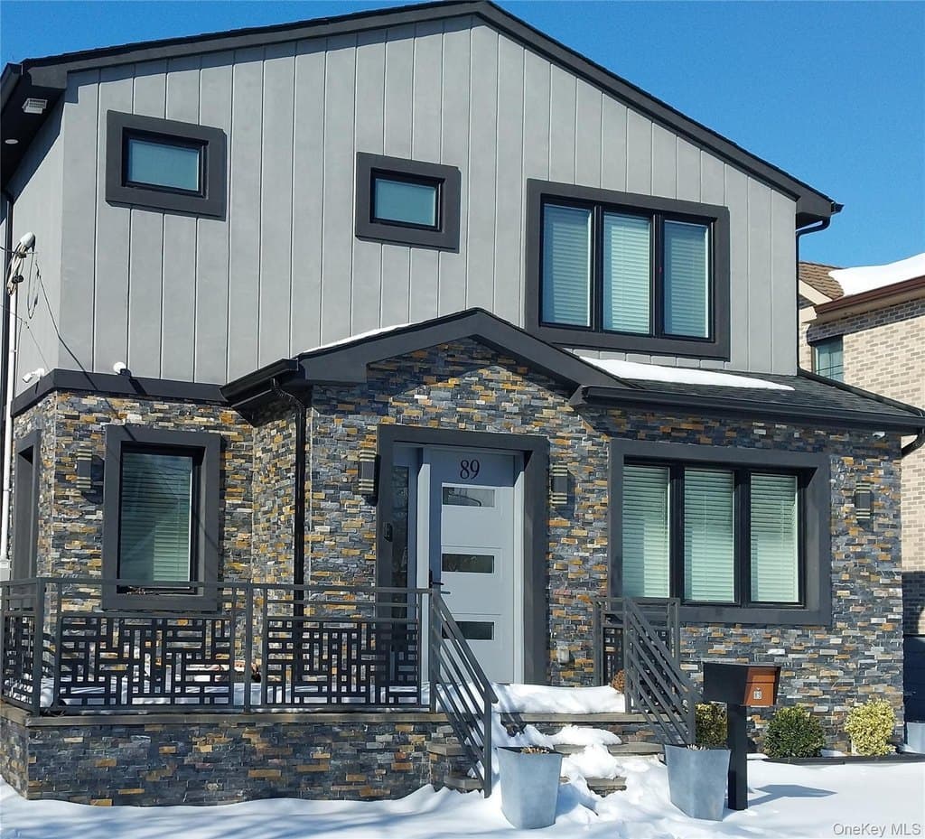 89 Kenneth Pl