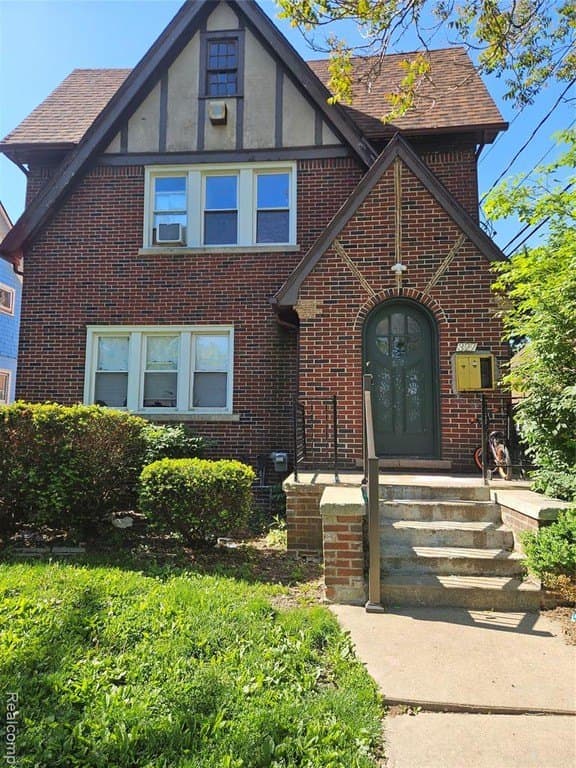 327 Liberty St Apt 3