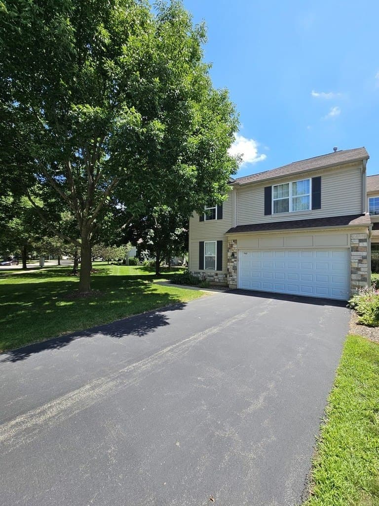 749 Dillon Ct