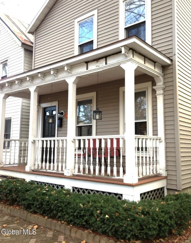 120 Van Dam St