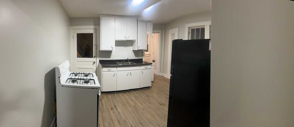233 Lester Ave Unit 2R