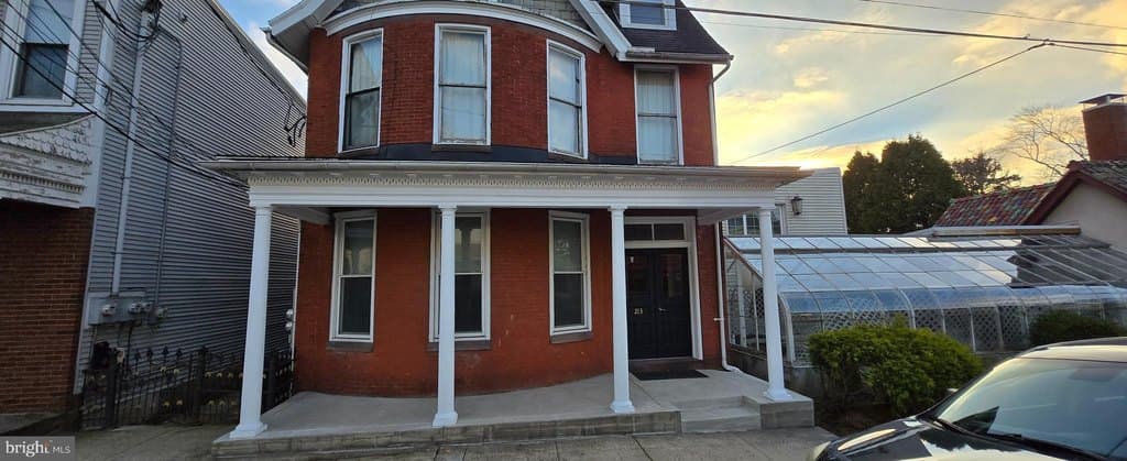 213 W Market St Unit 3RD