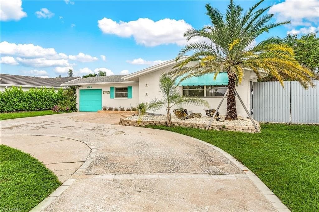 1589 Osprey Ave
