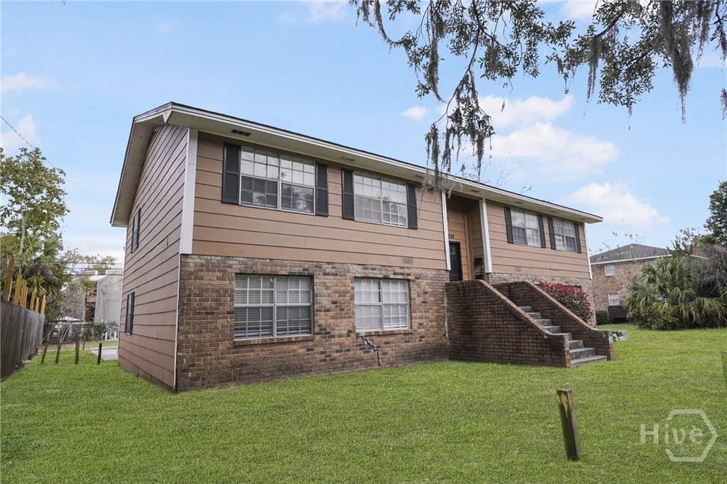 1220 E Victory Dr Apt 1