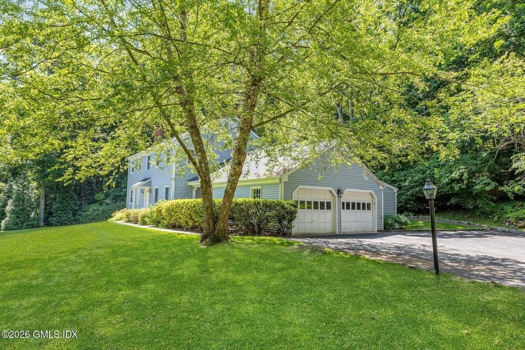 18 Cornelia Dr