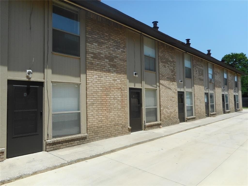 2504 N Hudson Ave Apt E