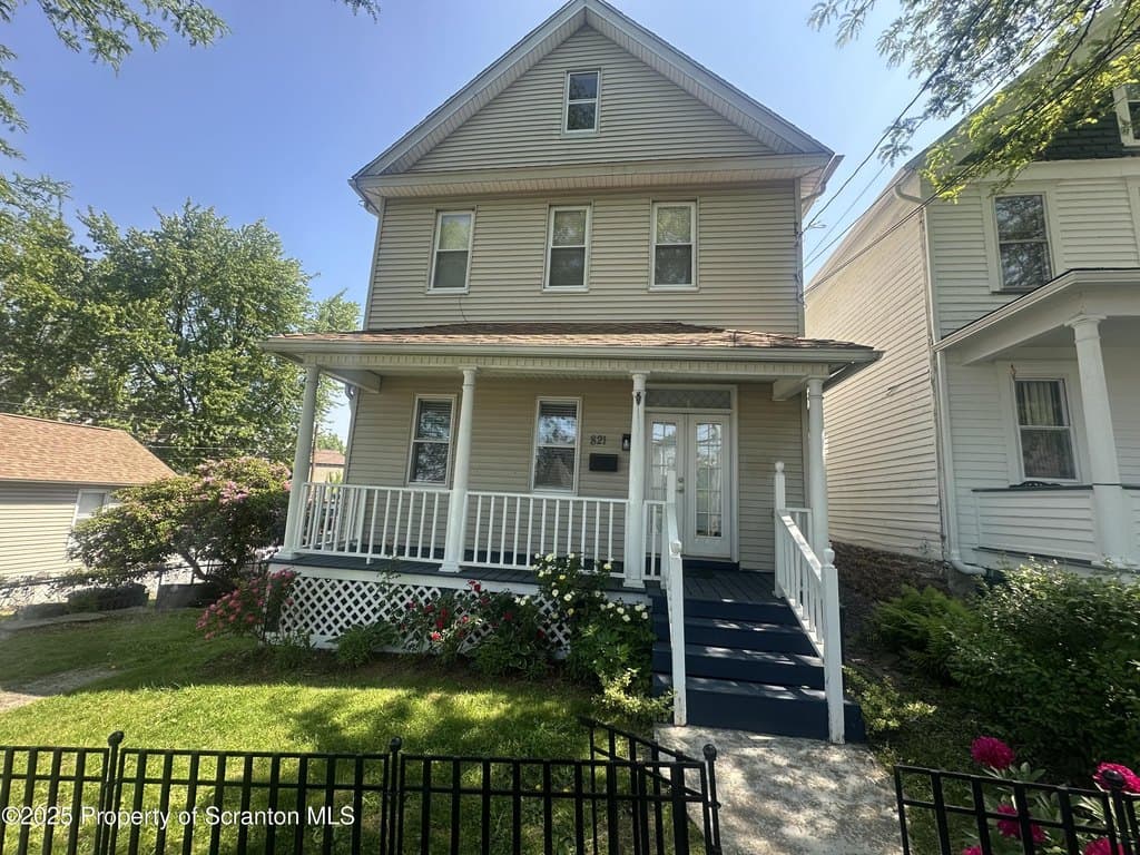 821 Maple St