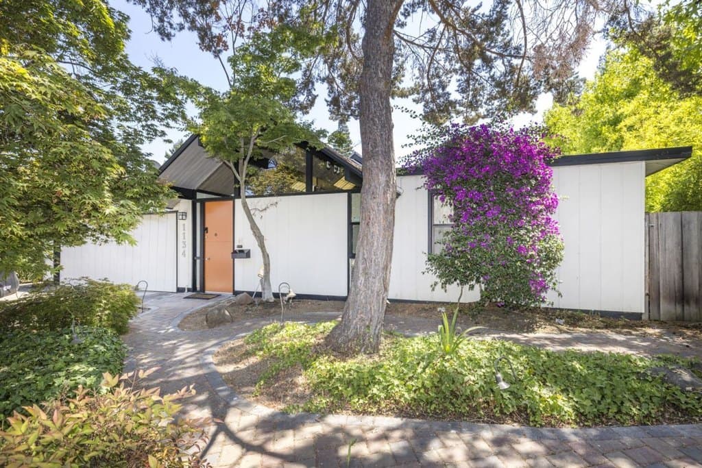 1134 Harker Ave