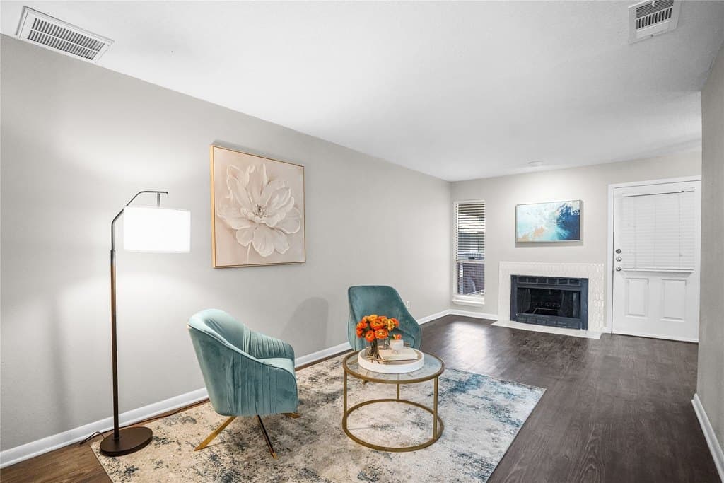 4502 Gaston Ave Apt 319