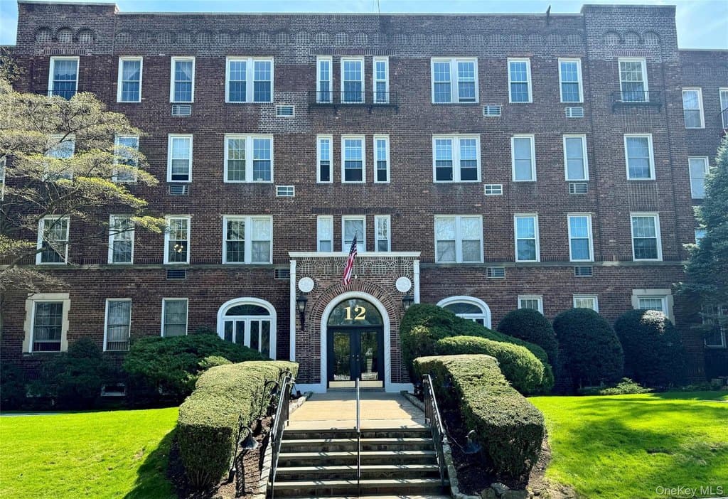 12 Hamilton Pl Apt D14