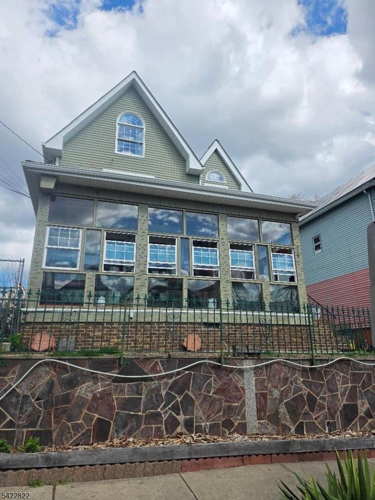 238 Sherman St