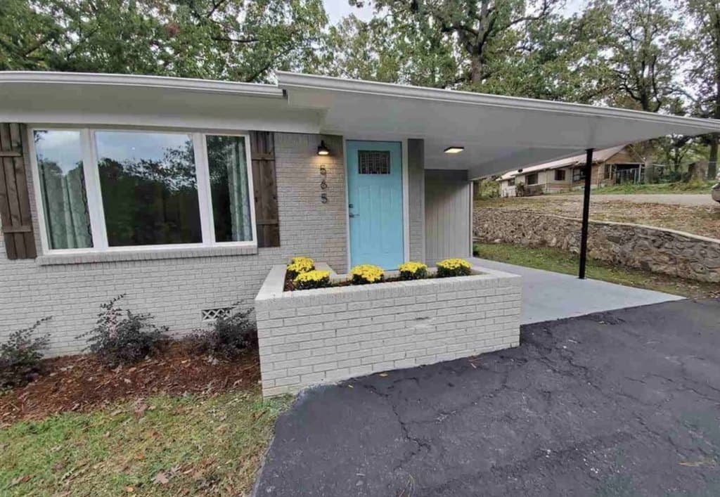 565 Lakeland Dr