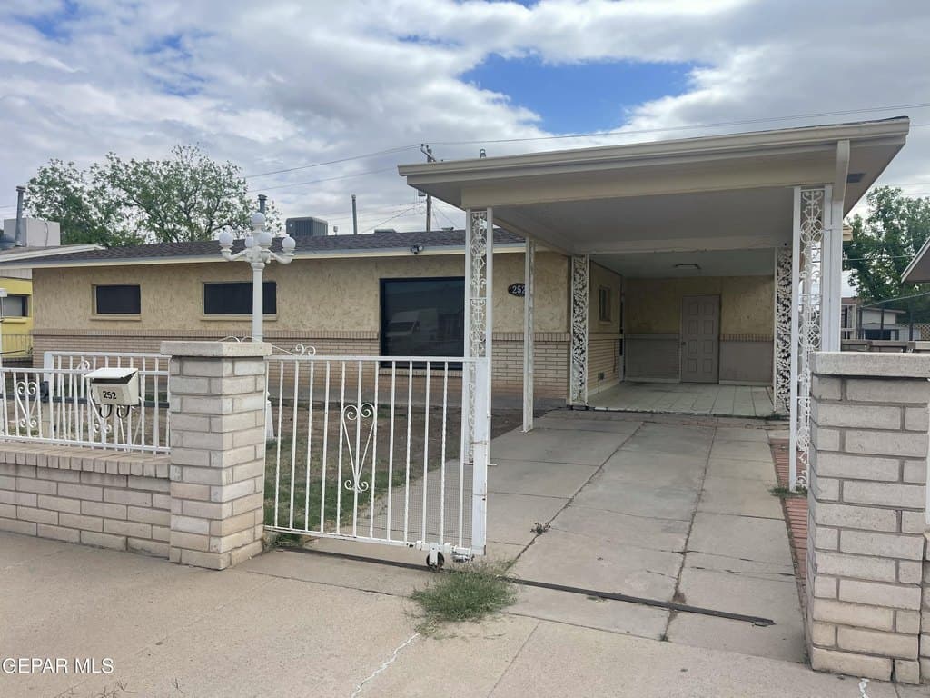 252 Trinity Pl