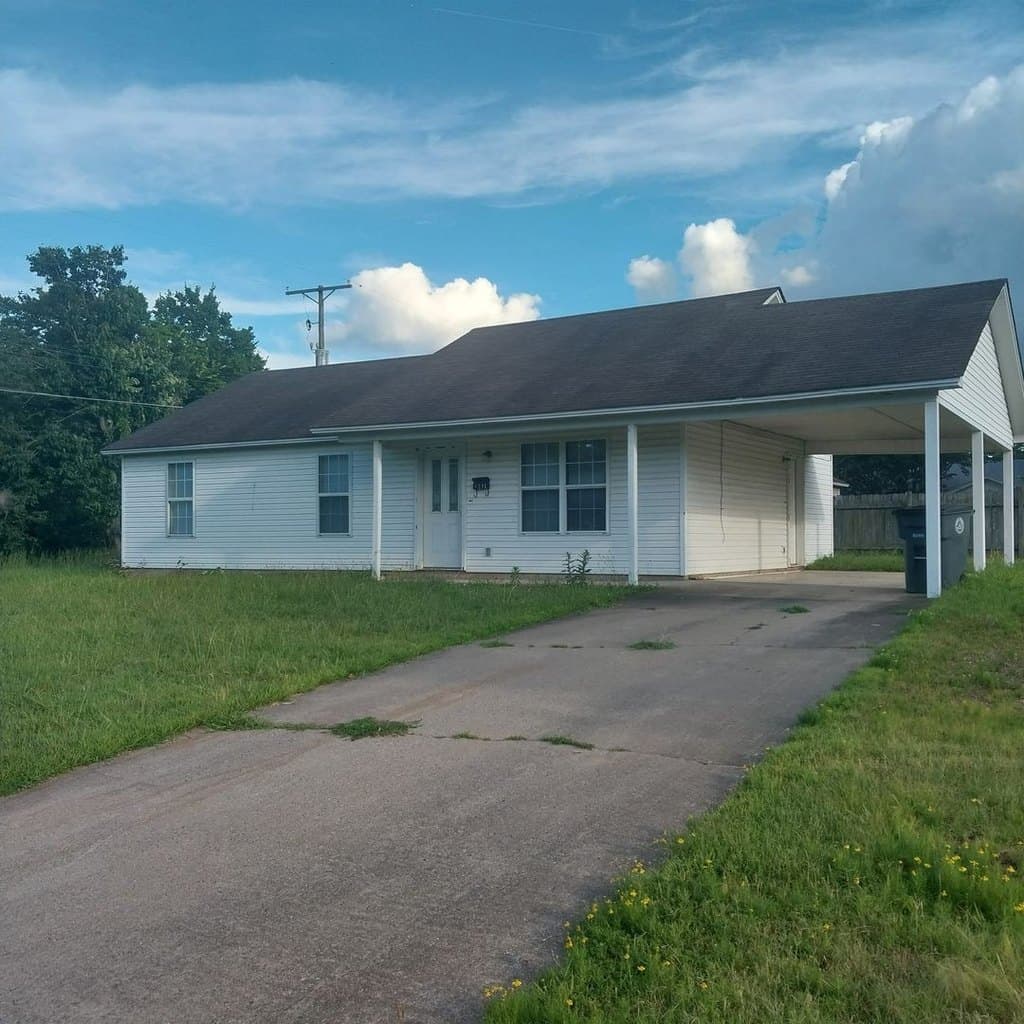 1401 W Academy Ave