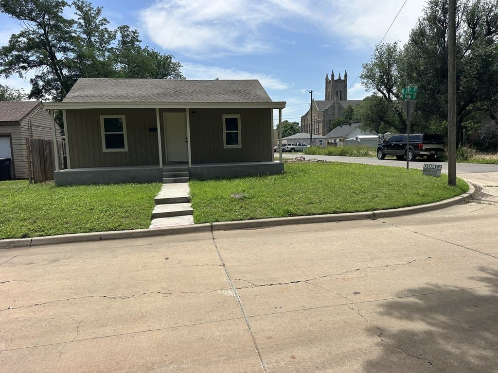 2401 E Maple Ave