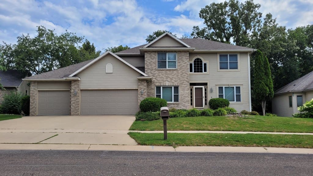 2007 Glendale Hills Dr NE