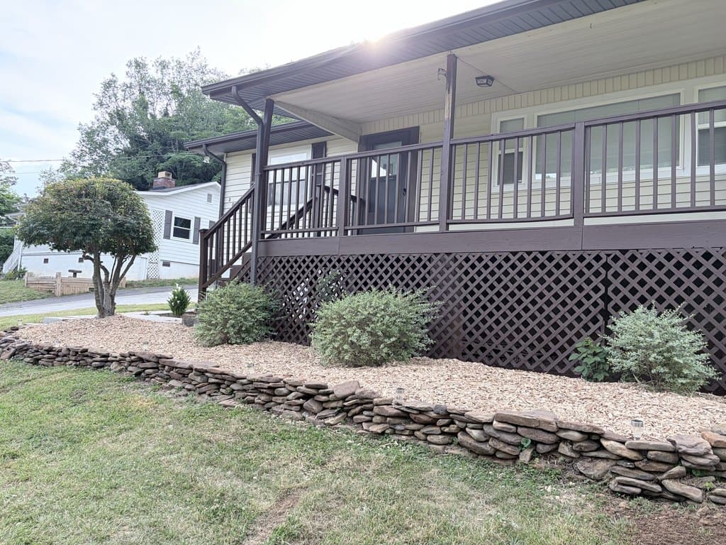 304 W Outer Dr