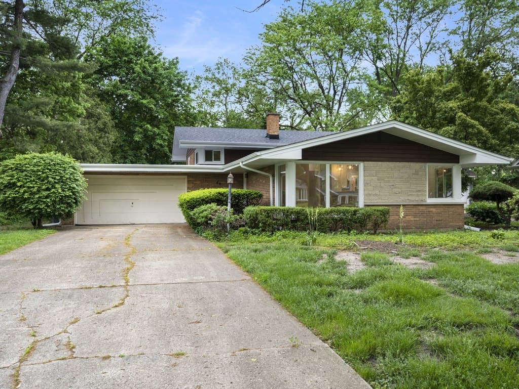 48 Oakwood Dr