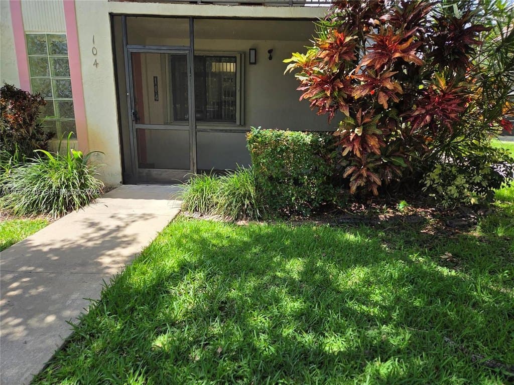 413 Lakeview Dr Apt 104