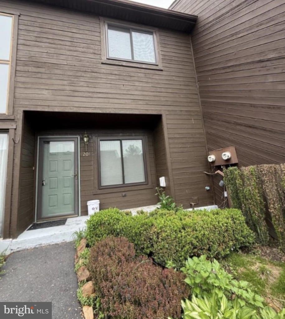 204 Village Rd