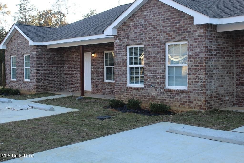 1007 Bassett Dr