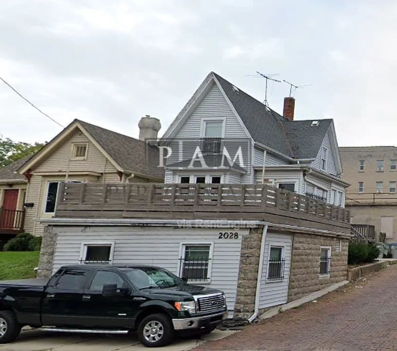 2028 W Michigan St
