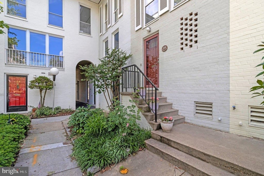 206 G St SW