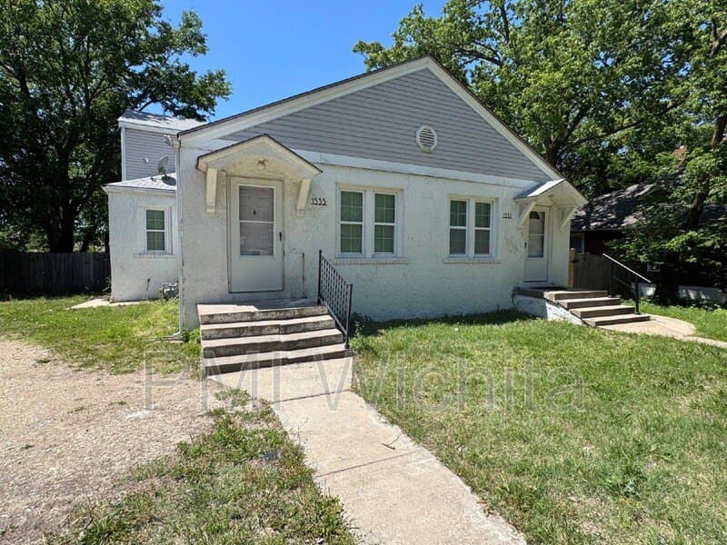 1535 N Holyoke St