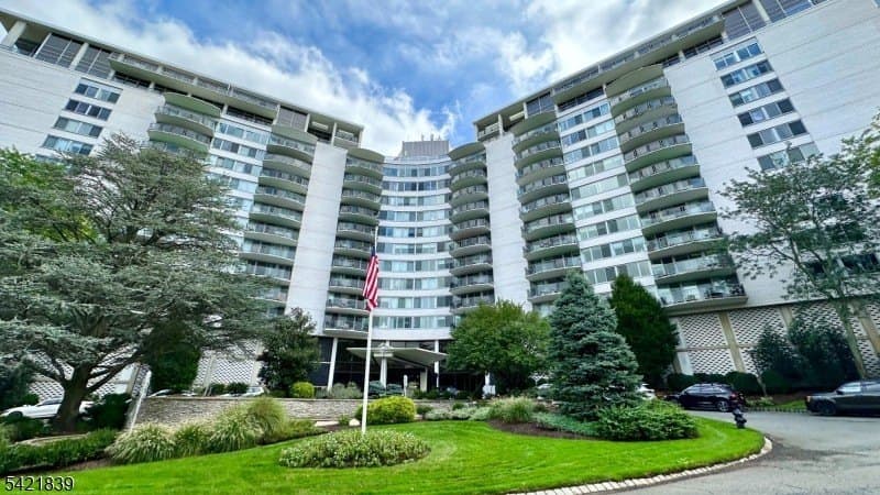 1 Claridge Dr Apt 1000
