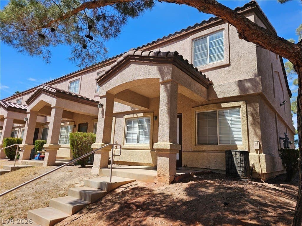 2521 Sierra Luna Ave Unit 101