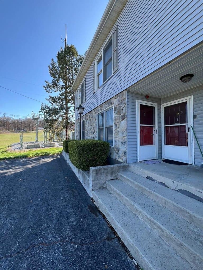 711 Hill Rd Apt I