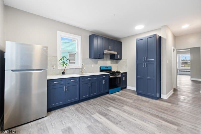 337 Leslie St