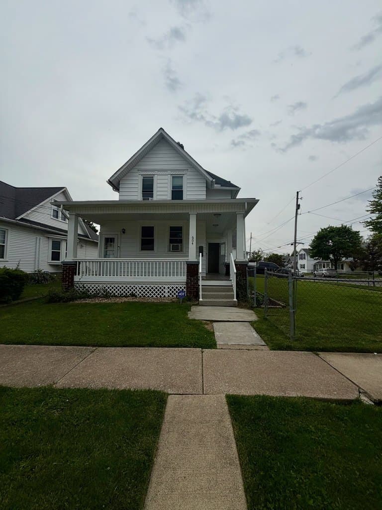 604 Neil St