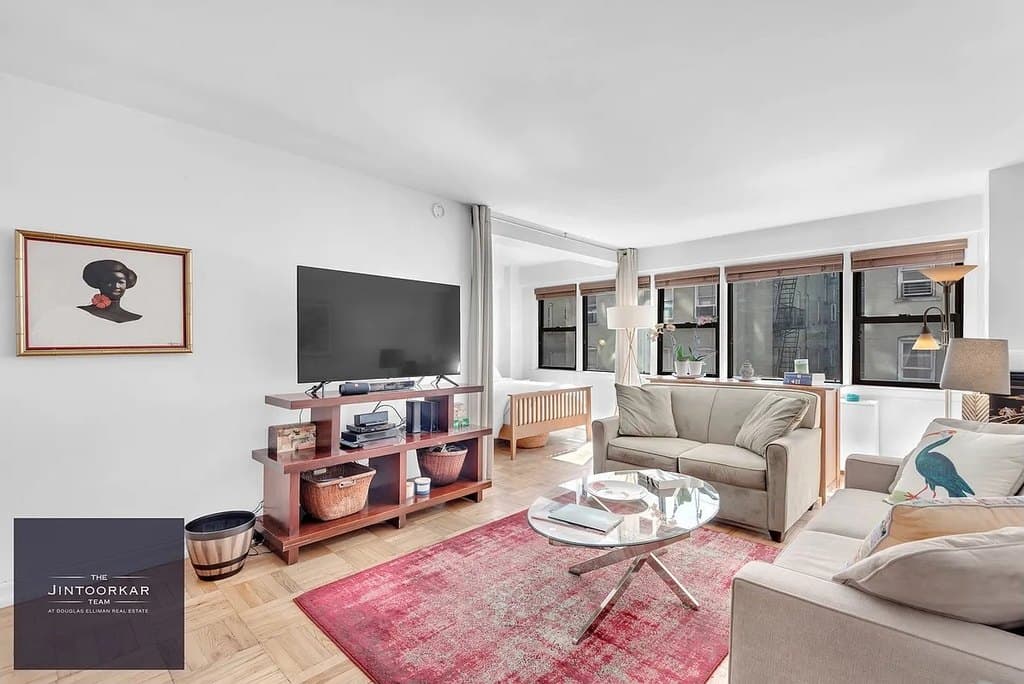 220 E 67th St Apt 4B