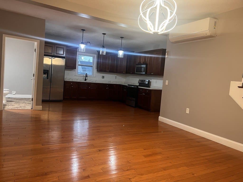 582 Centre St Apt 2