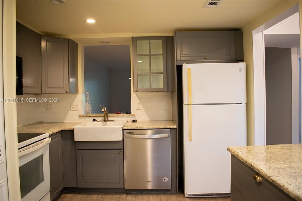 260 NW 76th Ave Apt 406