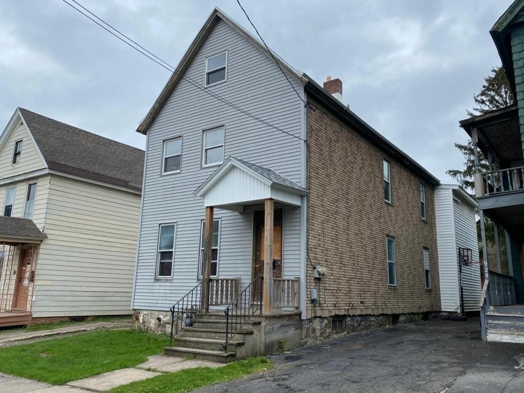 923 Churchill Ave