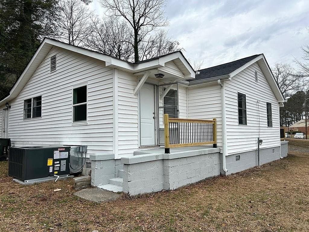 303 Smith St