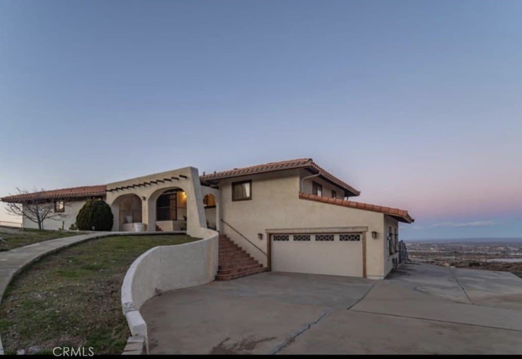 1055 Lakeview Dr