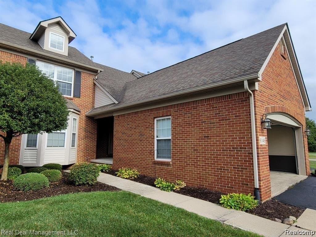 6146 Lone Oak Cir