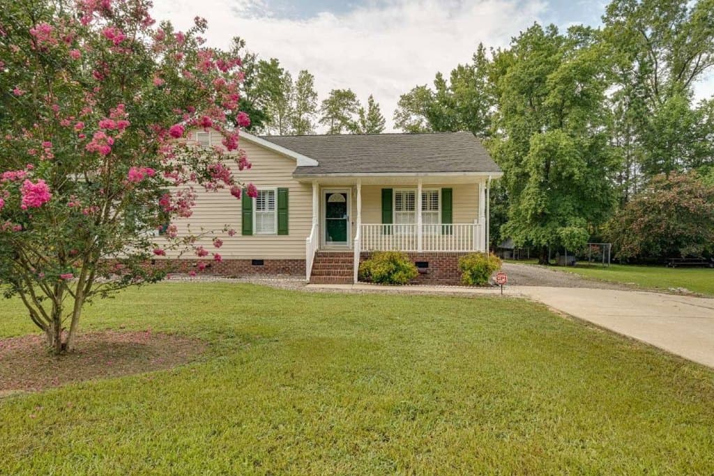 203 Polly Dr