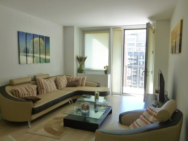 212 E 47th St Apt 20F