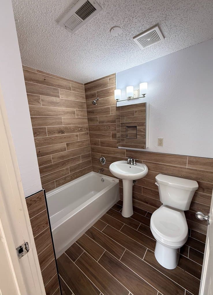 1719 Adams St NE Apt 4