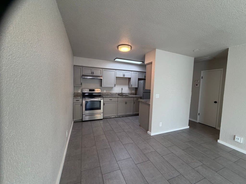116 N Yosemite Ave