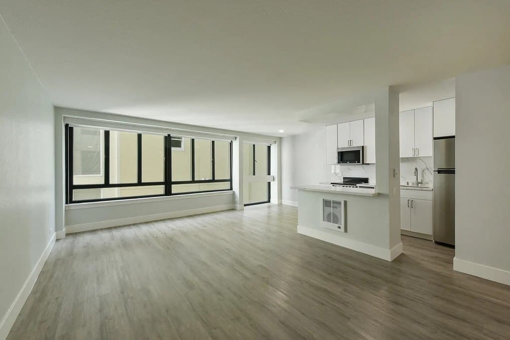 2000 Broadway Street Apartments