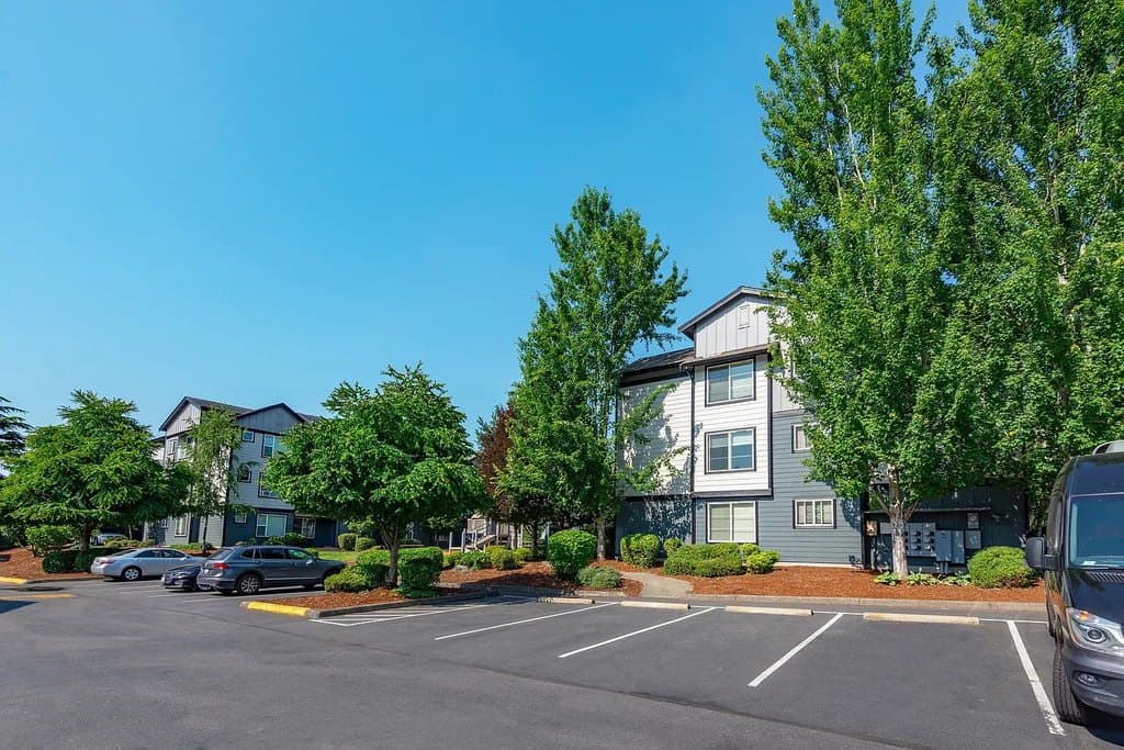 Riverside Park Apartments