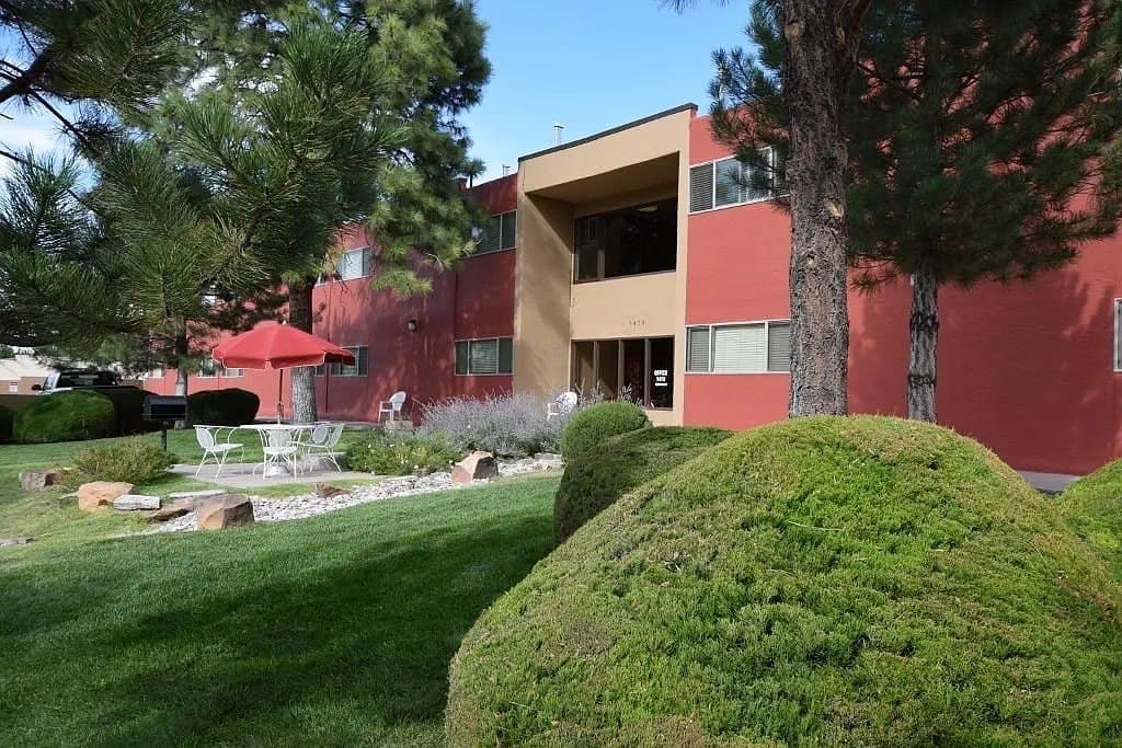 Quality, Updated Studio Apartments in Great North UNM Community