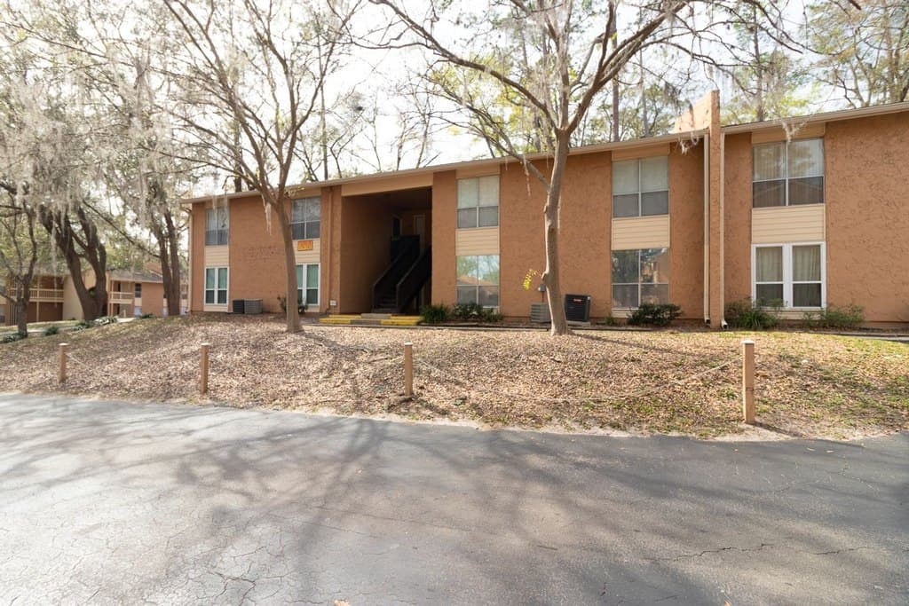 Beautiful Private Room in 3/2 Condo - CreeksEdge